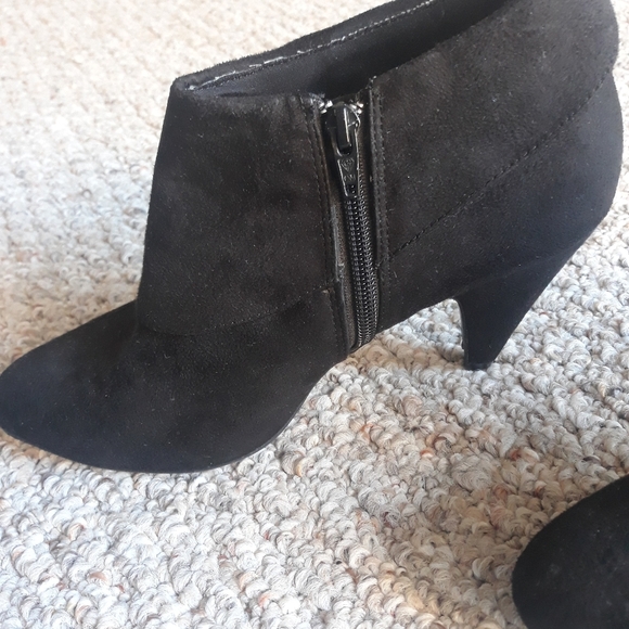Black suede booties - Picture 4 of 7